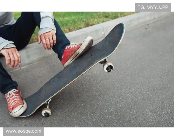 从入门到高手全面解读滑板运动的历史技巧与文化魅力